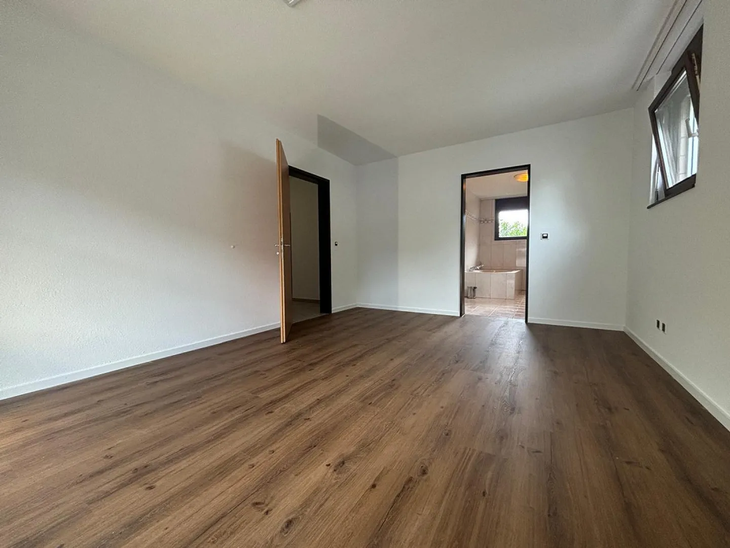 Appartamento affascinante 4.5 stanze, terrazza di 60 mq, vicino alla natura, privacy - Foto 9 di 12