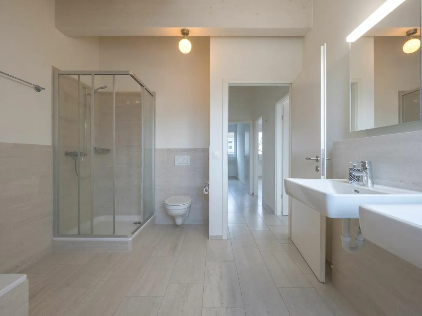 Maison d'angle moderne de 4,5 pièces avec beaucoup d'espace - Photo 9 sur 13