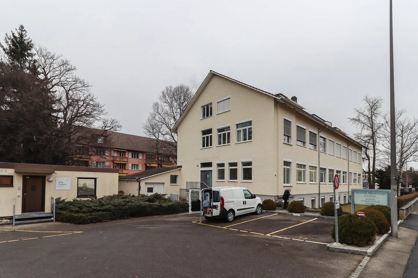 Geräumiges Büro mit Balkon - Foto 1 von 11