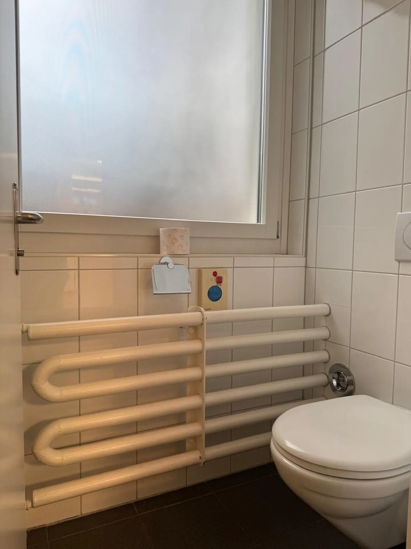 Geräumiges Büro mit Balkon - Foto 6 von 11