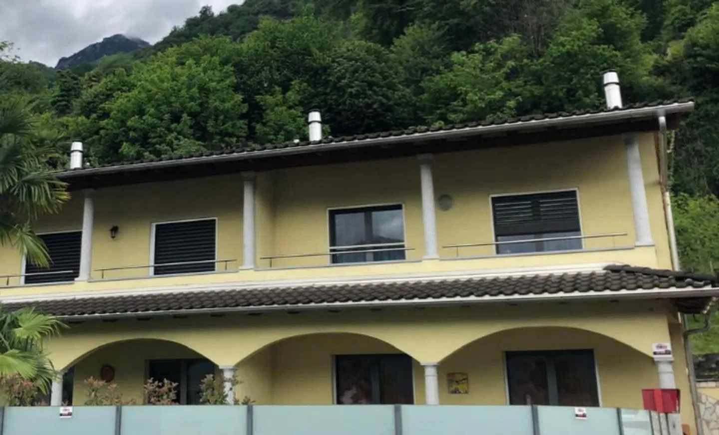 Maison de coin 6 1/2 pièces avec jardin dans un emplacement central / Villet... - Photo 1 sur 13