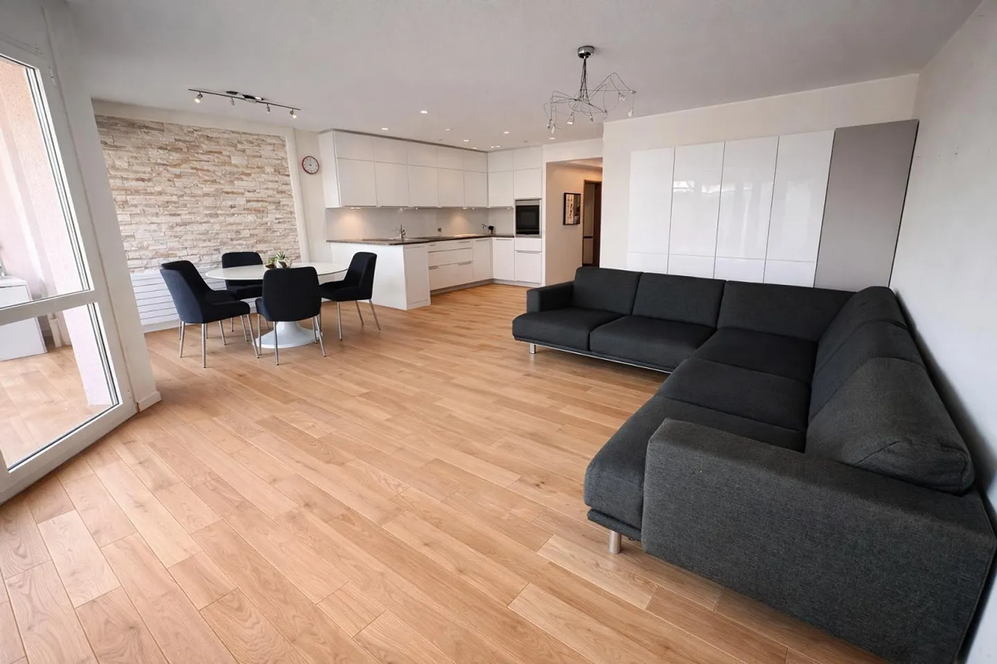 GERÄUMIGE 4.5 SEEBLICK MIT TERRASSE IM ZENTRALEN LUGANO - Foto 3 von 10