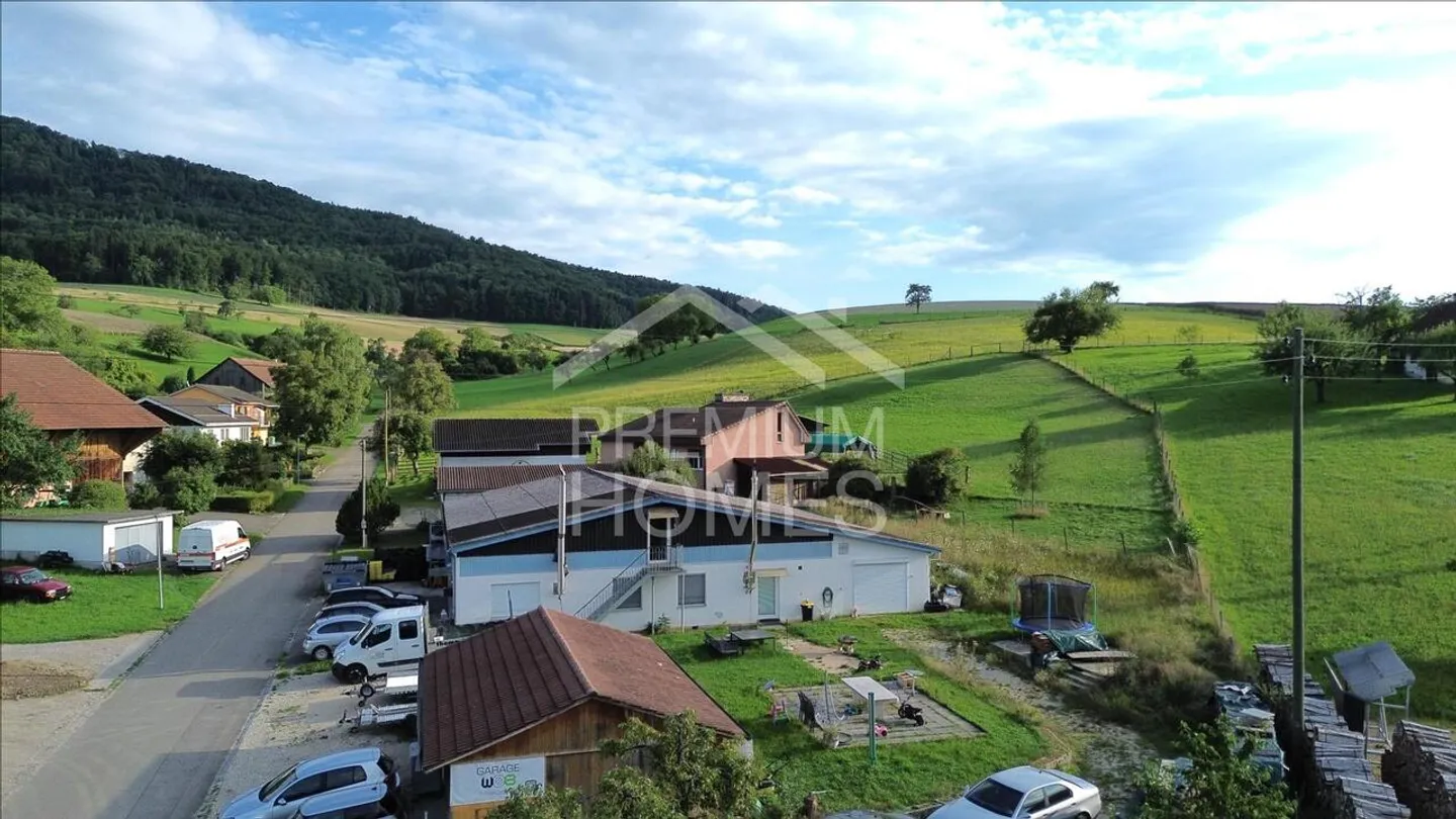 Pensa in grande - Casa unifamiliare con laboratorio, molto terreno e potenziale - Foto 1 di 4