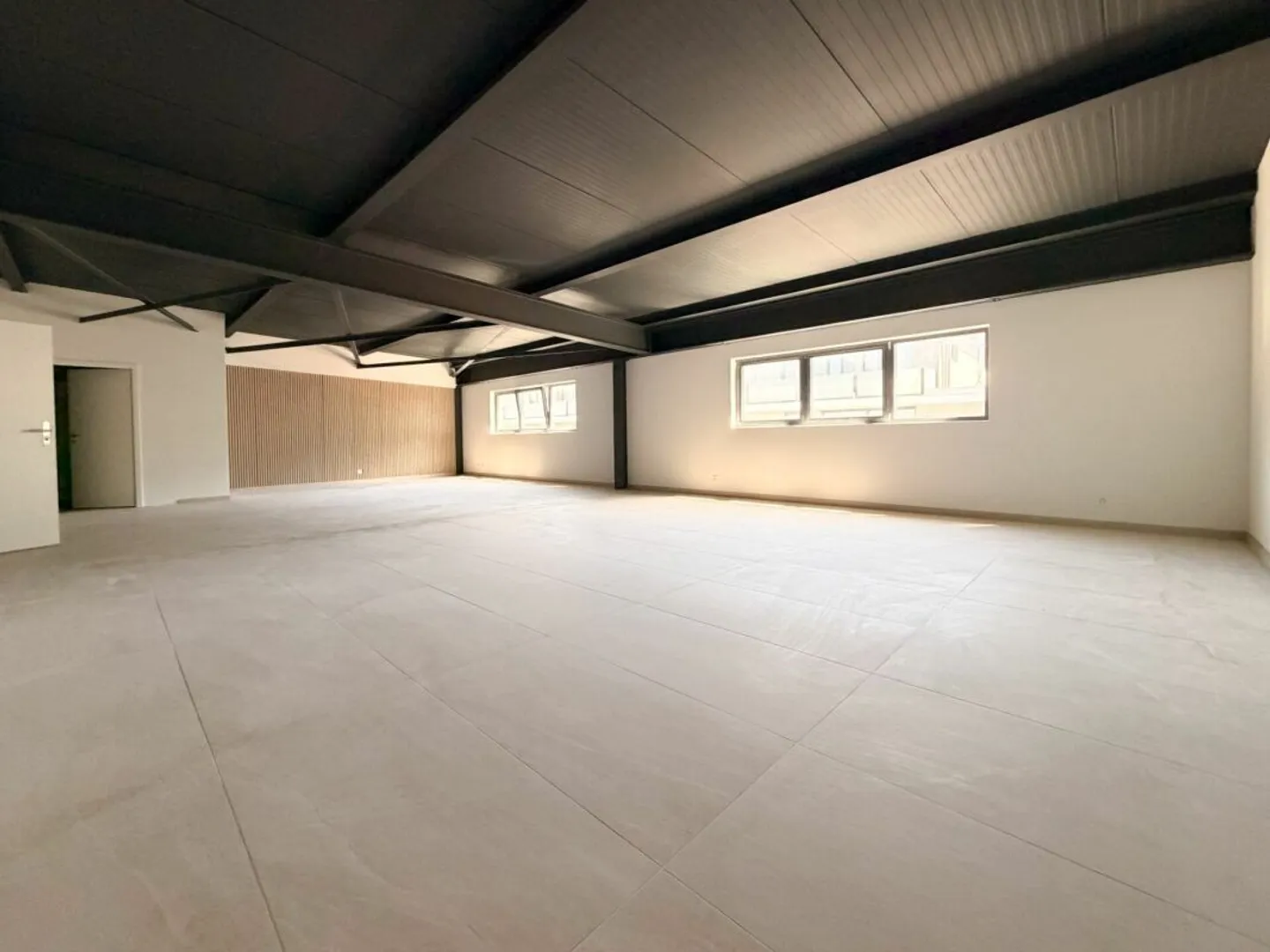 Espace Commercial Moderne à Saxon - Photo 1 sur 5