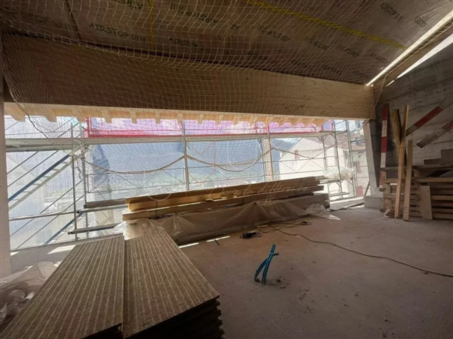 Rare - Magnificent Penthouse with 98 m2, Cathedral Living Room + Terrace - Photo 5 of 14