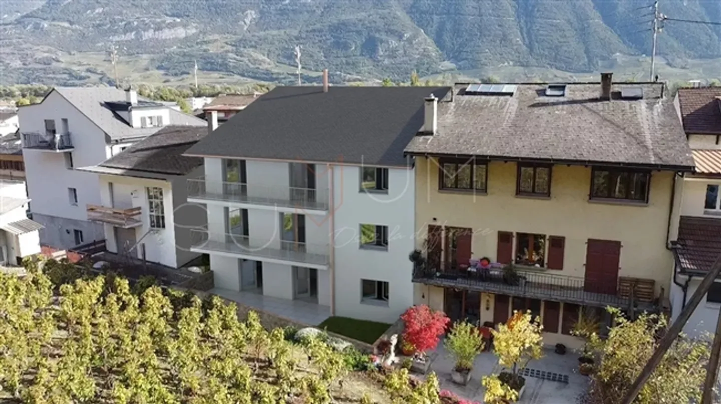 Rare - Magnificent Penthouse with 98 m2, Cathedral Living Room + Terrace - Photo 9 of 14