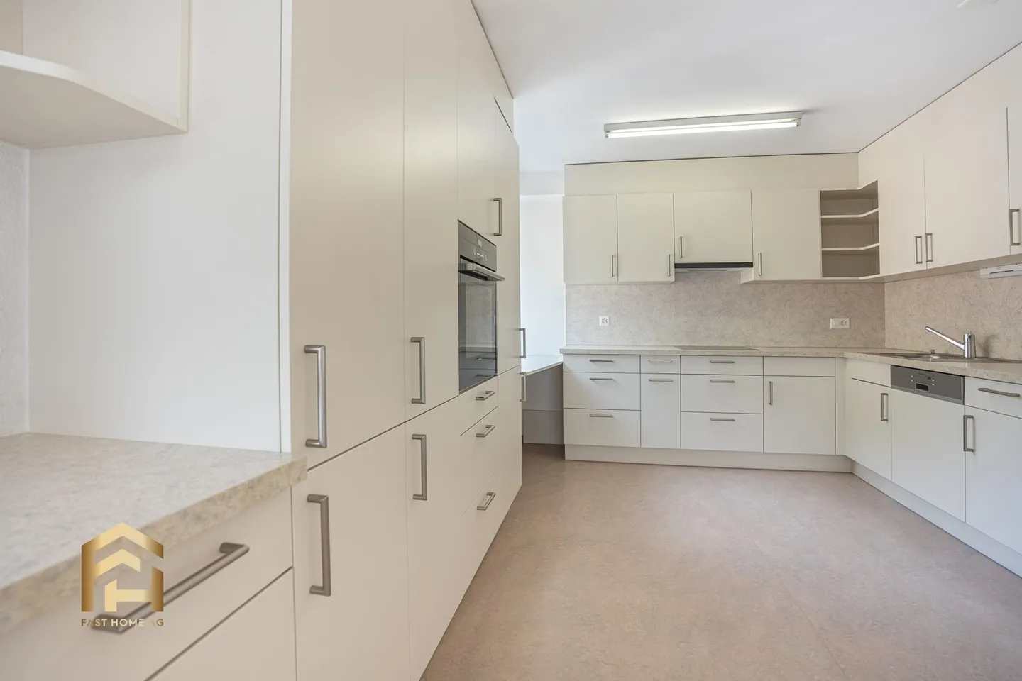 Penthouse apartment with large terrace in the heart of Naters - Photo 2 of 13