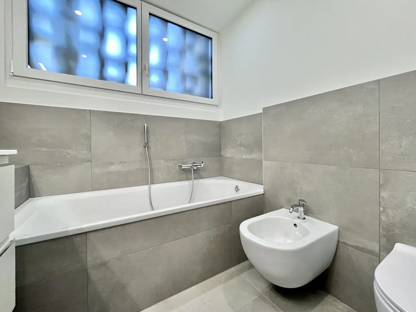 PREMIÈRE LOCATION - 3.5 PIÈCES AVEC DEUX SALLES DE BAINS À SORENGO - Photo 7 sur 10