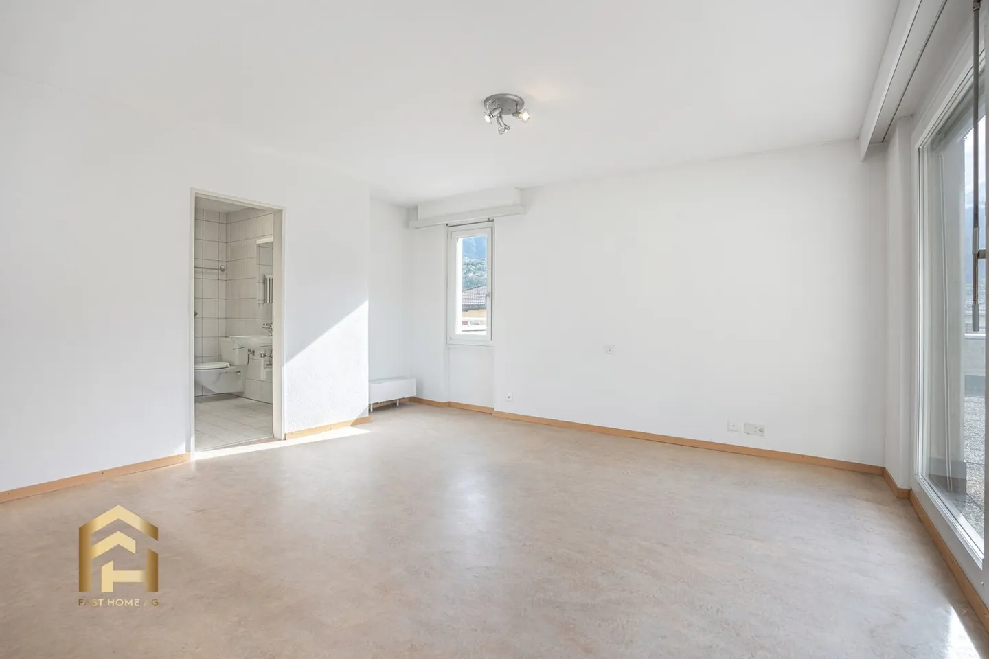 Penthouse apartment with large terrace in the heart of Naters - Photo 5 of 13