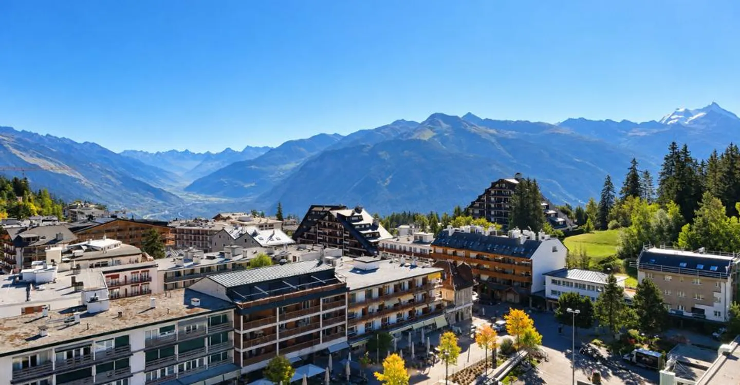 MONTANA CENTER – ALPS VIEW – SECONDARY RESIDENCE – NON-RESIDENTS - Photo 3 of 5