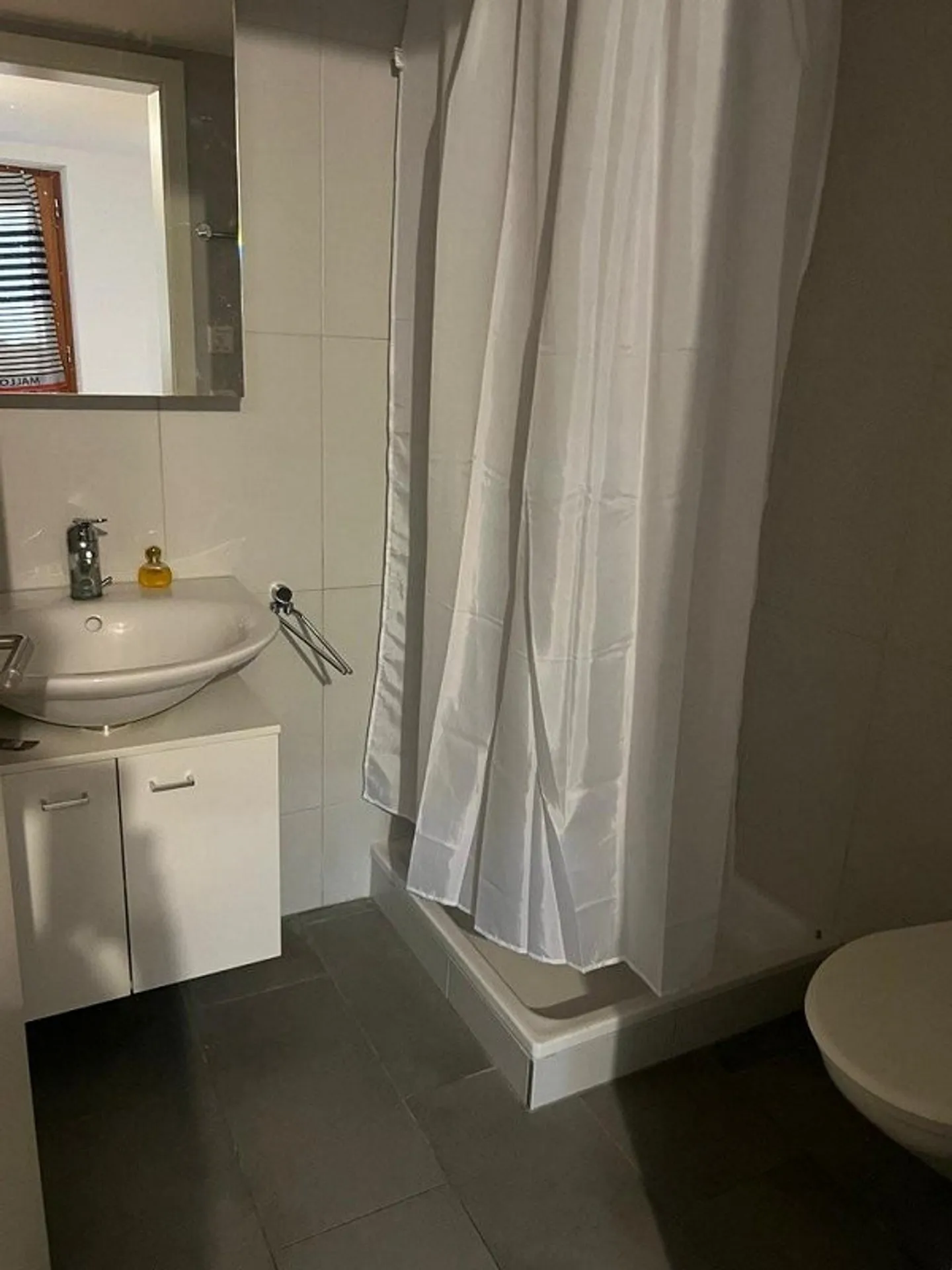 Appartement moderne 2 pièces dans un emplacement calme - Photo 5 sur 5