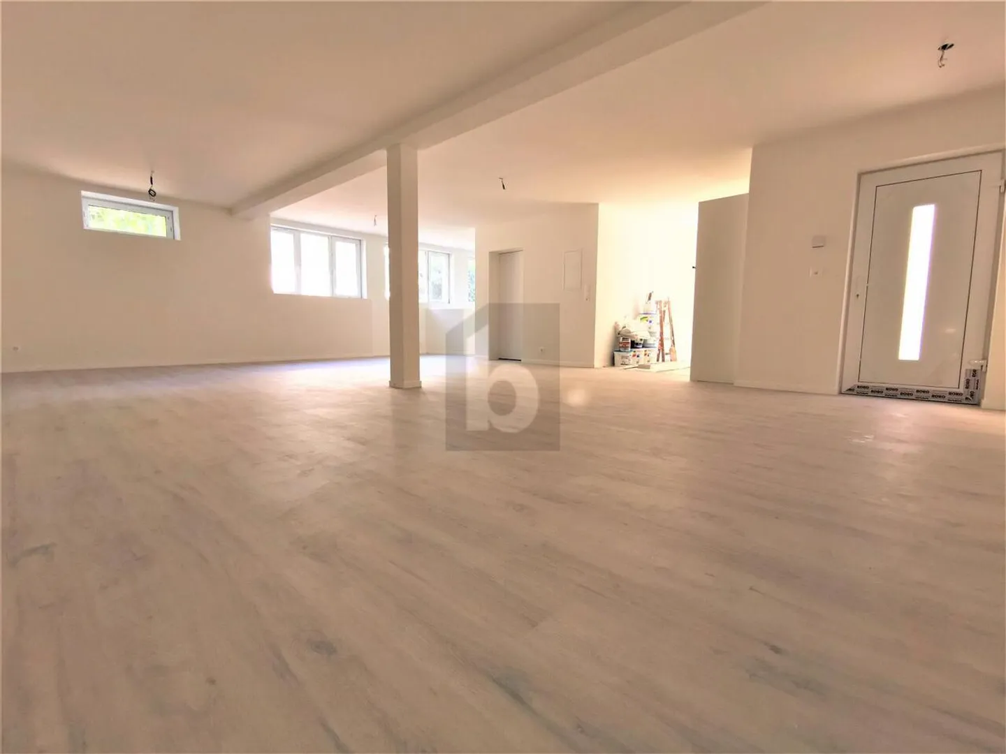 KOMPLETTRENOVIERT, HELL MIT GARTEN - Foto 2 von 6