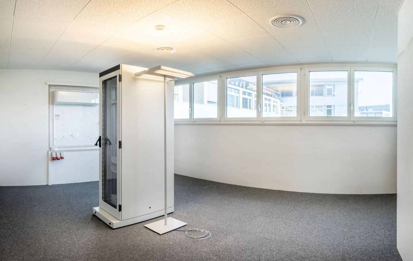 Attractive office spaces for rent in a central location - Photo 4 of 11
