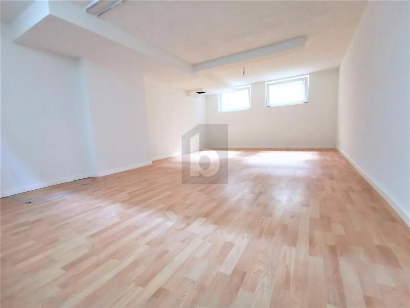 KOMPLETTRENOVIERT, HELL MIT GARTEN - Foto 3 von 6