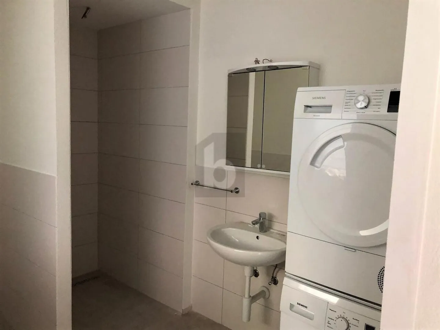 KOMPLETTRENOVIERT, HELL MIT GARTEN - Foto 5 von 6