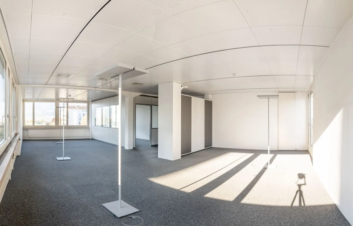 Attractive office spaces for rent in a central location - Photo 7 of 11