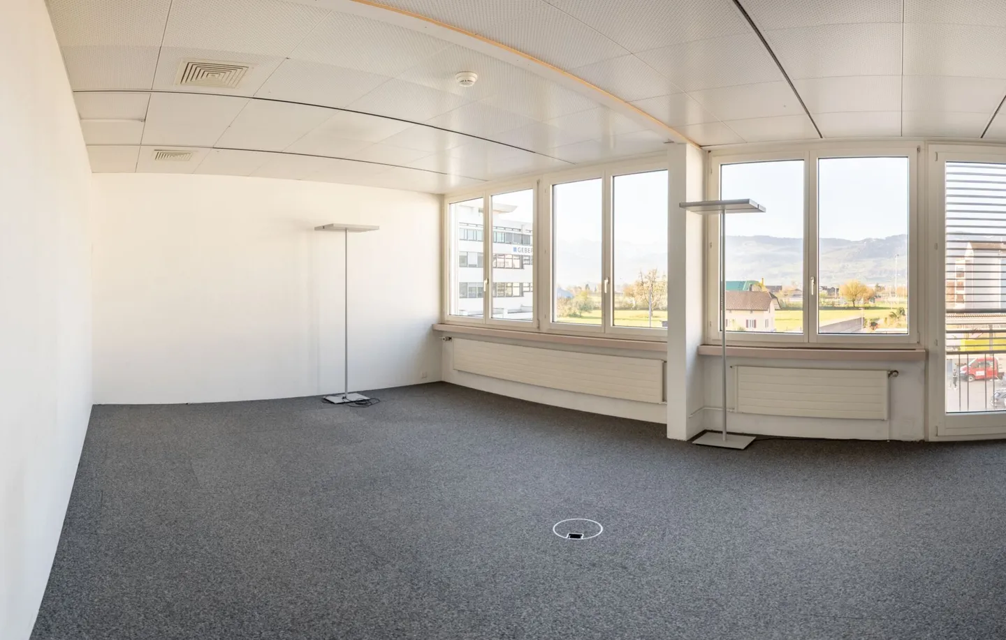 Attractive office spaces for rent in a central location - Photo 8 of 11