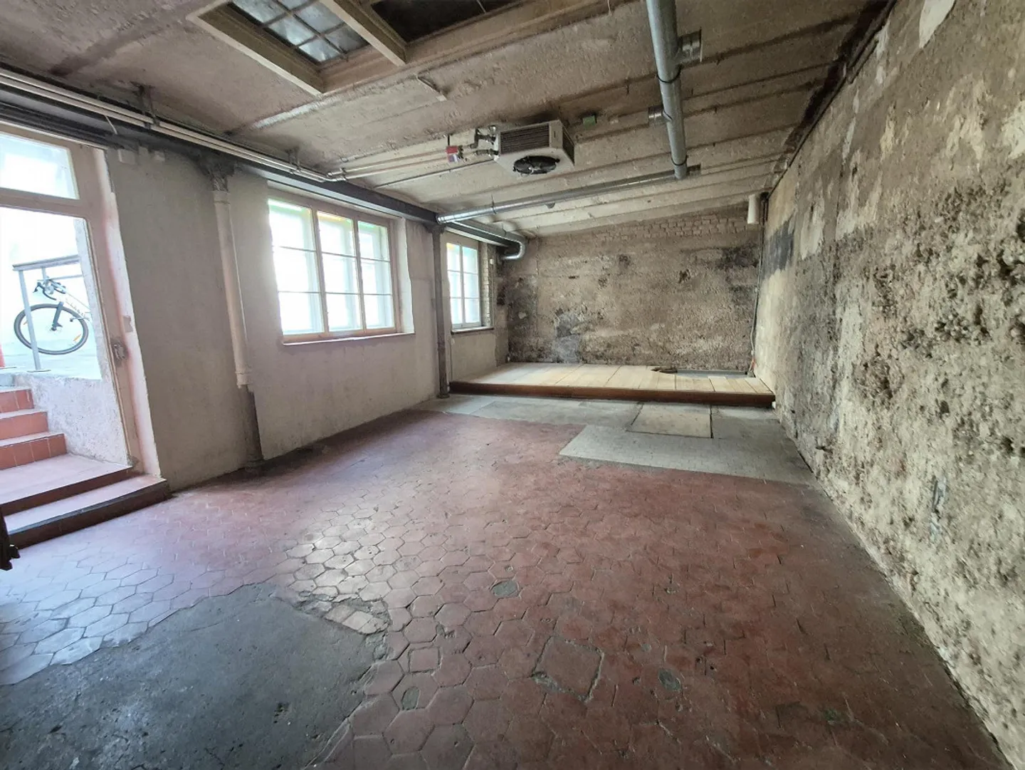 Atelier de plus de 105 m² – quatre pièces – utilisation polyvalente - Photo 3 sur 6