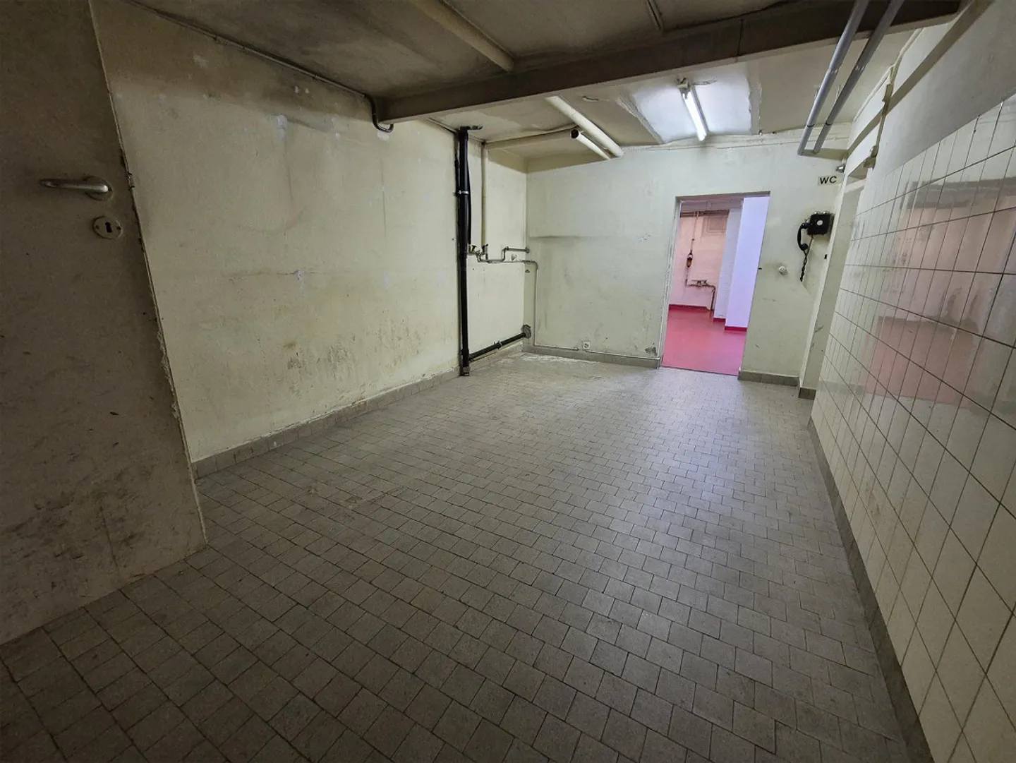 Atelier de plus de 105 m² – quatre pièces – utilisation polyvalente - Photo 4 sur 6