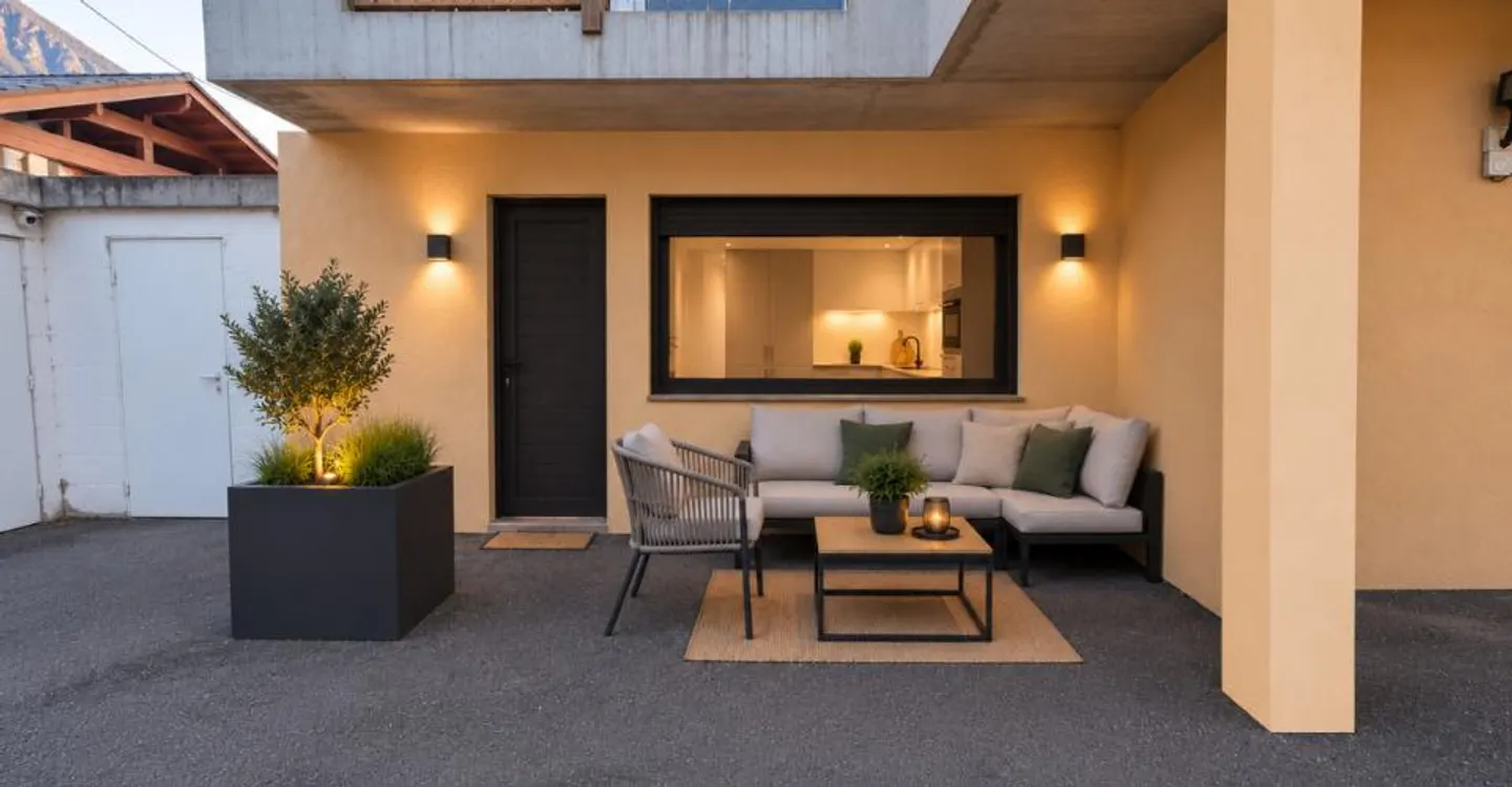 Studio rénové avec terrasse - Photo 2 sur 4