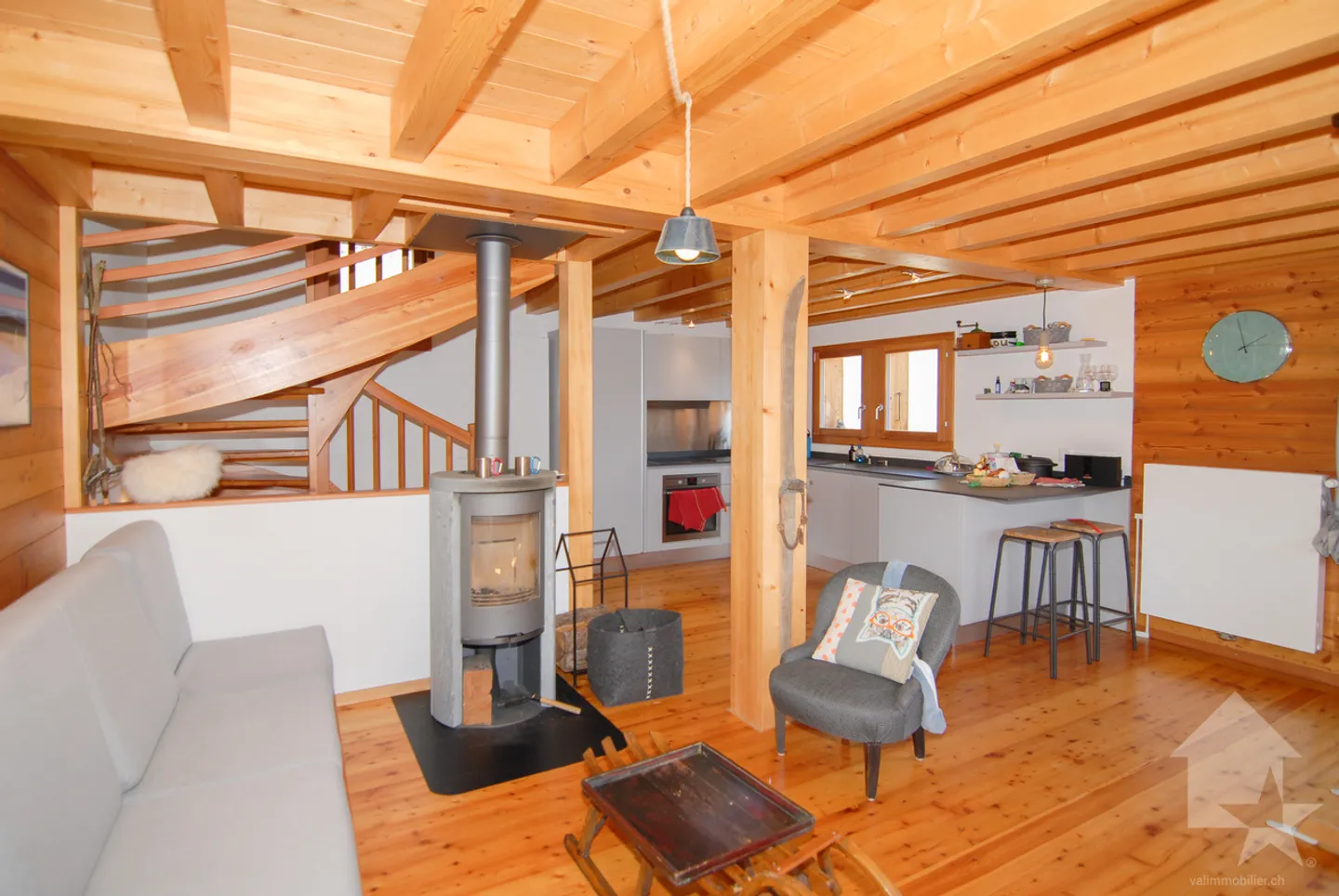 Magnificent chalet in La Forclaz - Photo 3 of 26