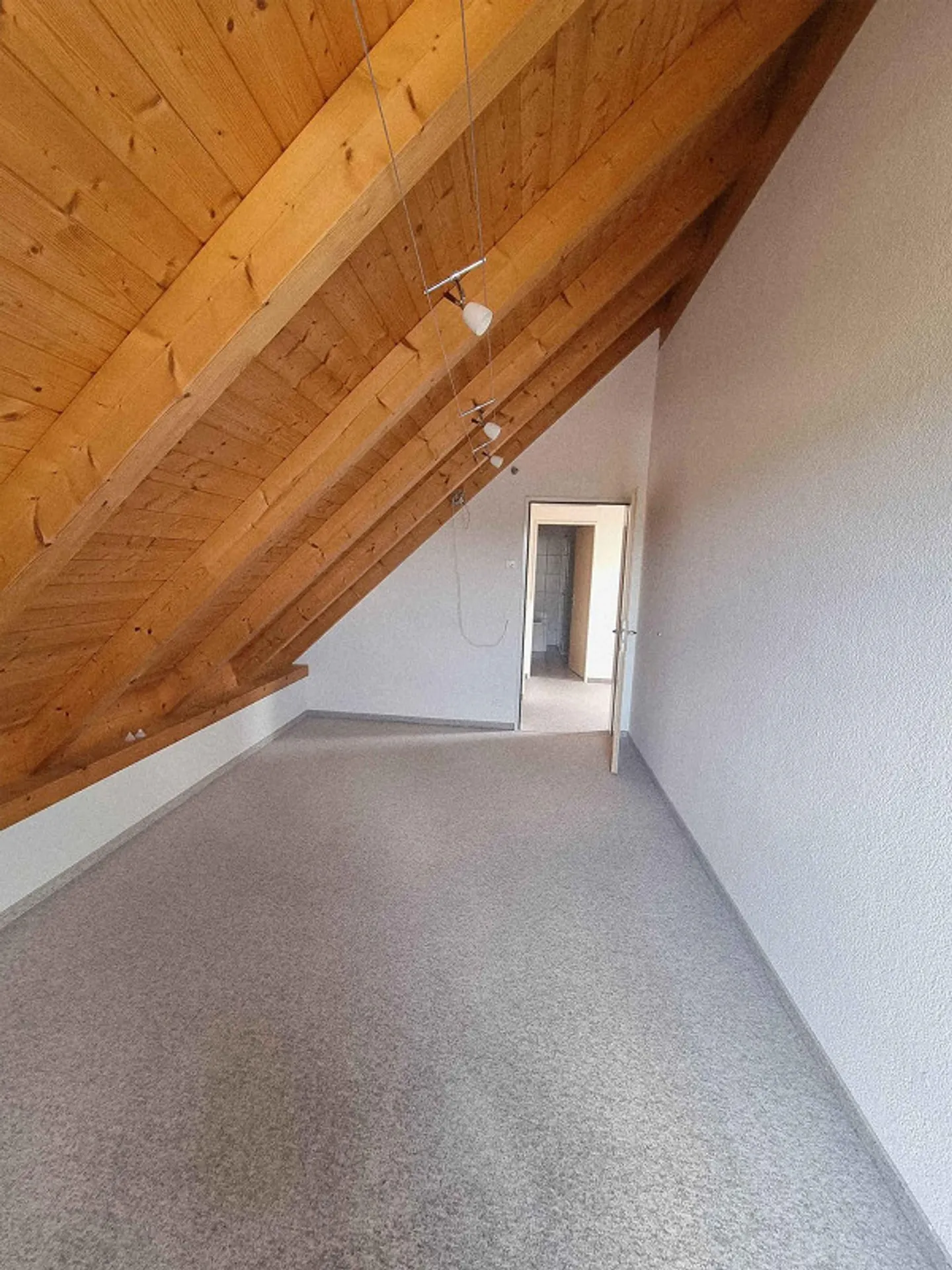 Familienfreundliche 5.5-Zimmer-Wohnung mit 150 m² in Weiach - Foto 9 von 11