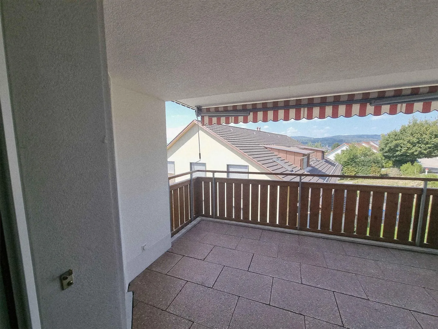 Familienfreundliche 5.5-Zimmer-Wohnung mit 150 m² in Weiach - Foto 3 von 11
