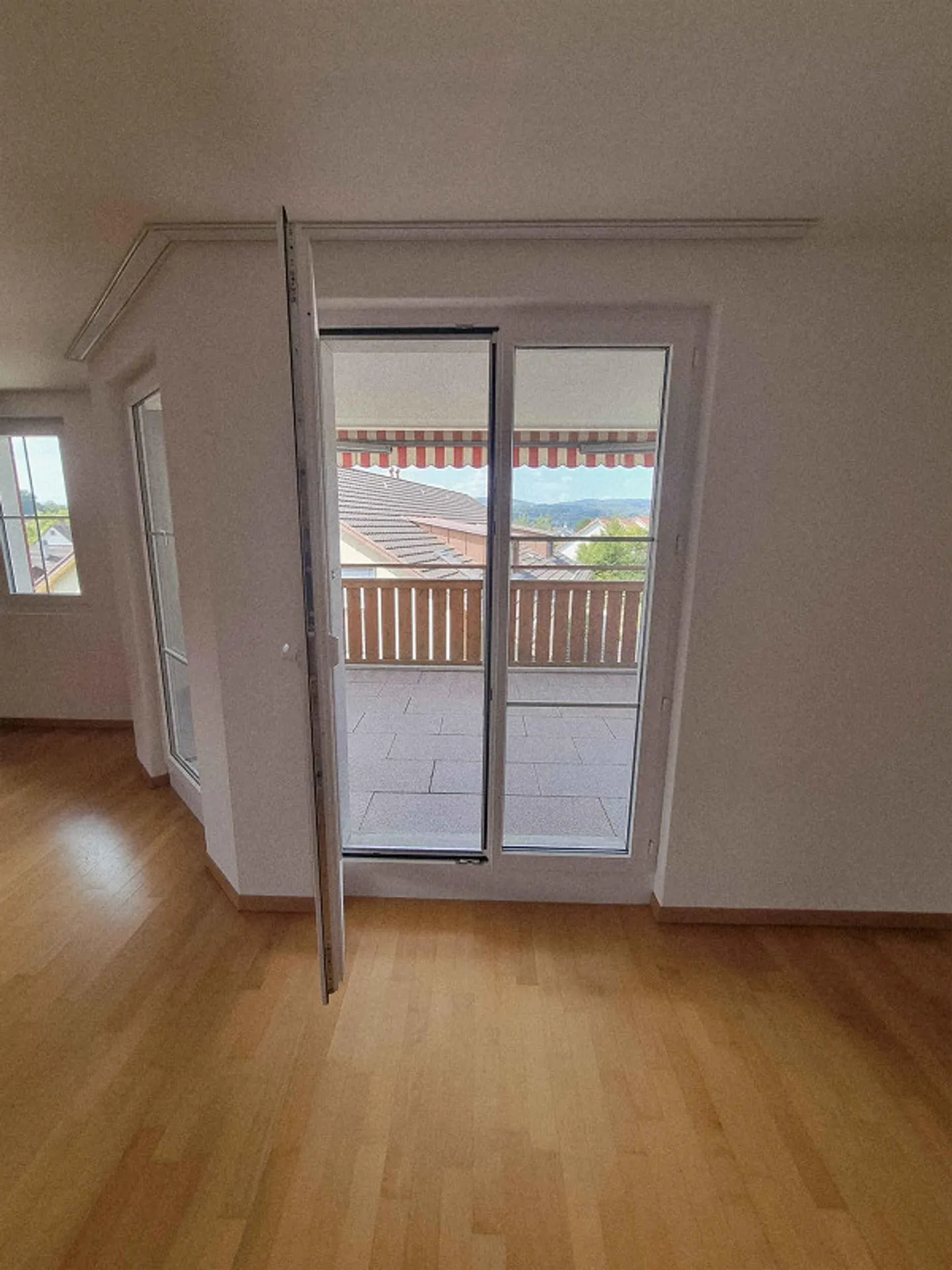 Familienfreundliche 5.5-Zimmer-Wohnung mit 150 m² in Weiach - Foto 4 von 11
