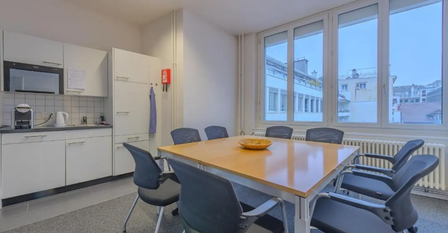 Moderne Büroräumlichkeiten in Biel - Foto 4 von 9