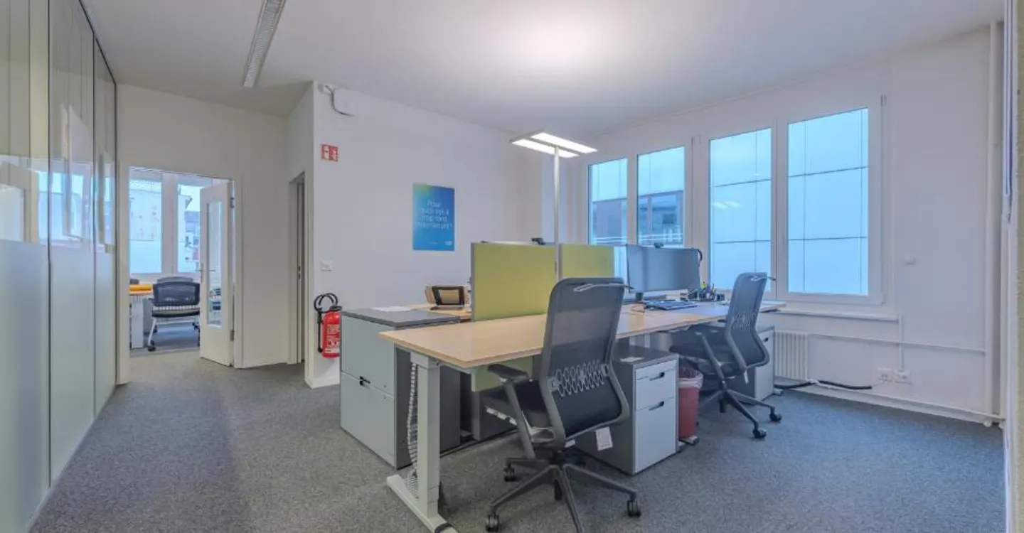 Moderne Büroräumlichkeiten in Biel - Foto 5 von 9