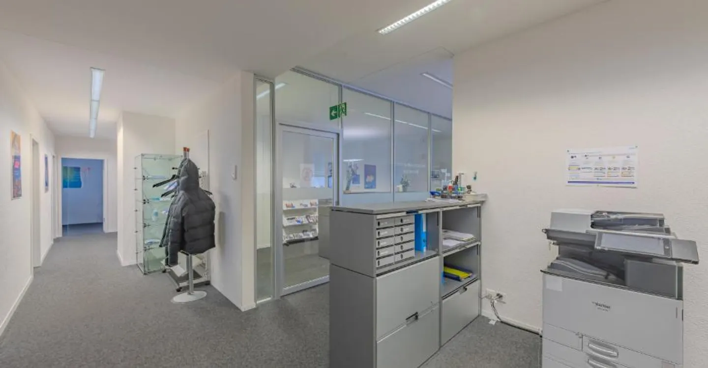 Moderne Büroräumlichkeiten in Biel - Foto 6 von 9