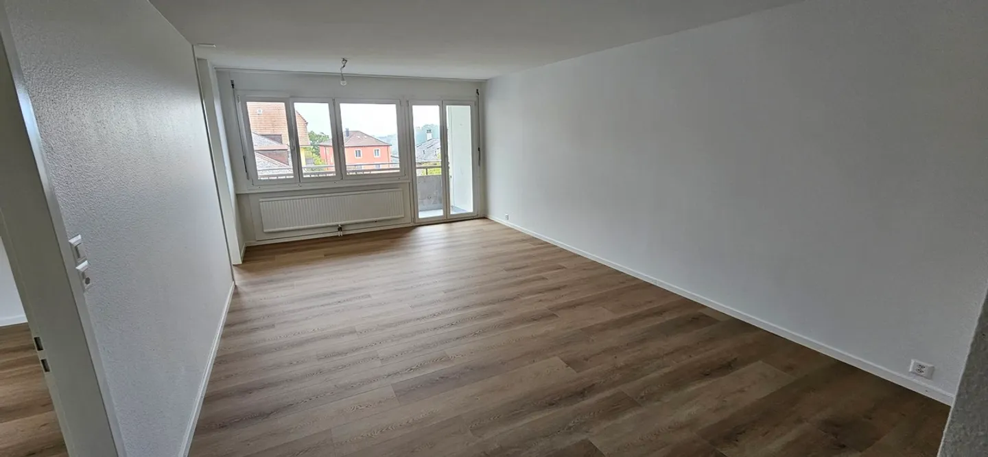 Appartement idéalement situé, près de la gare et des arrêts de bus - Photo 2 sur 6