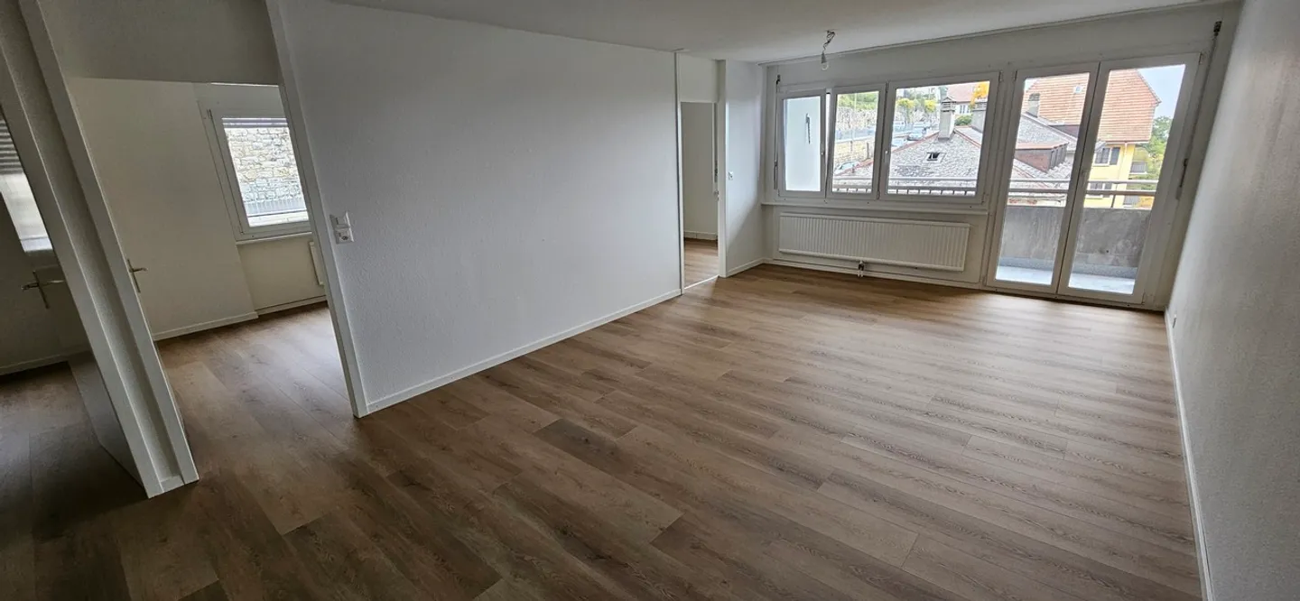 Appartement idéalement situé, près de la gare et des arrêts de bus - Photo 1 sur 6