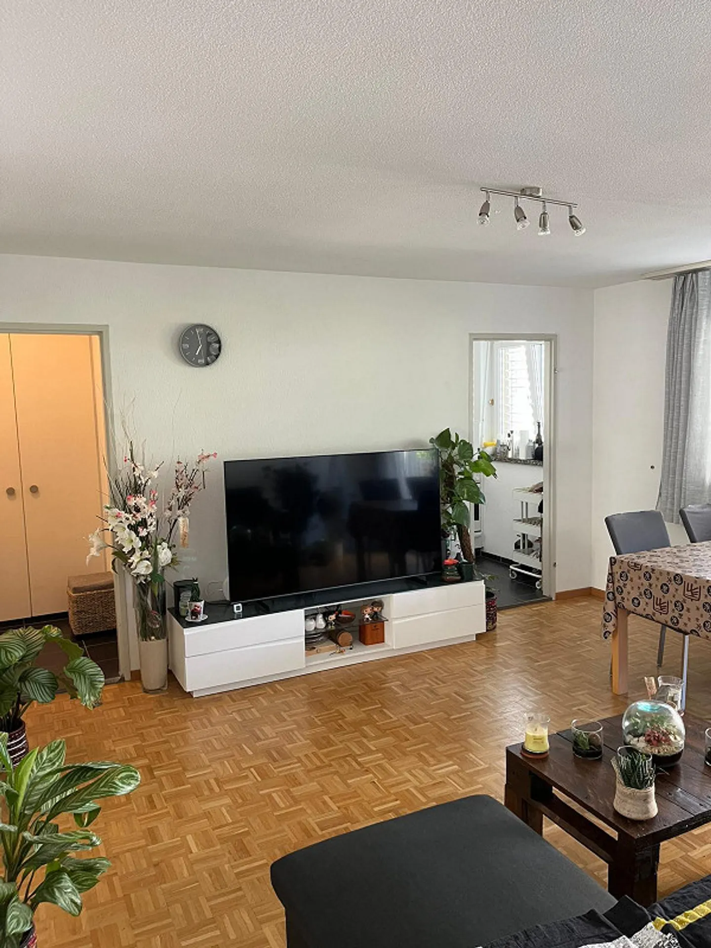 Moderno appartamento con 2 camere e balcone - Foto 3 di 10