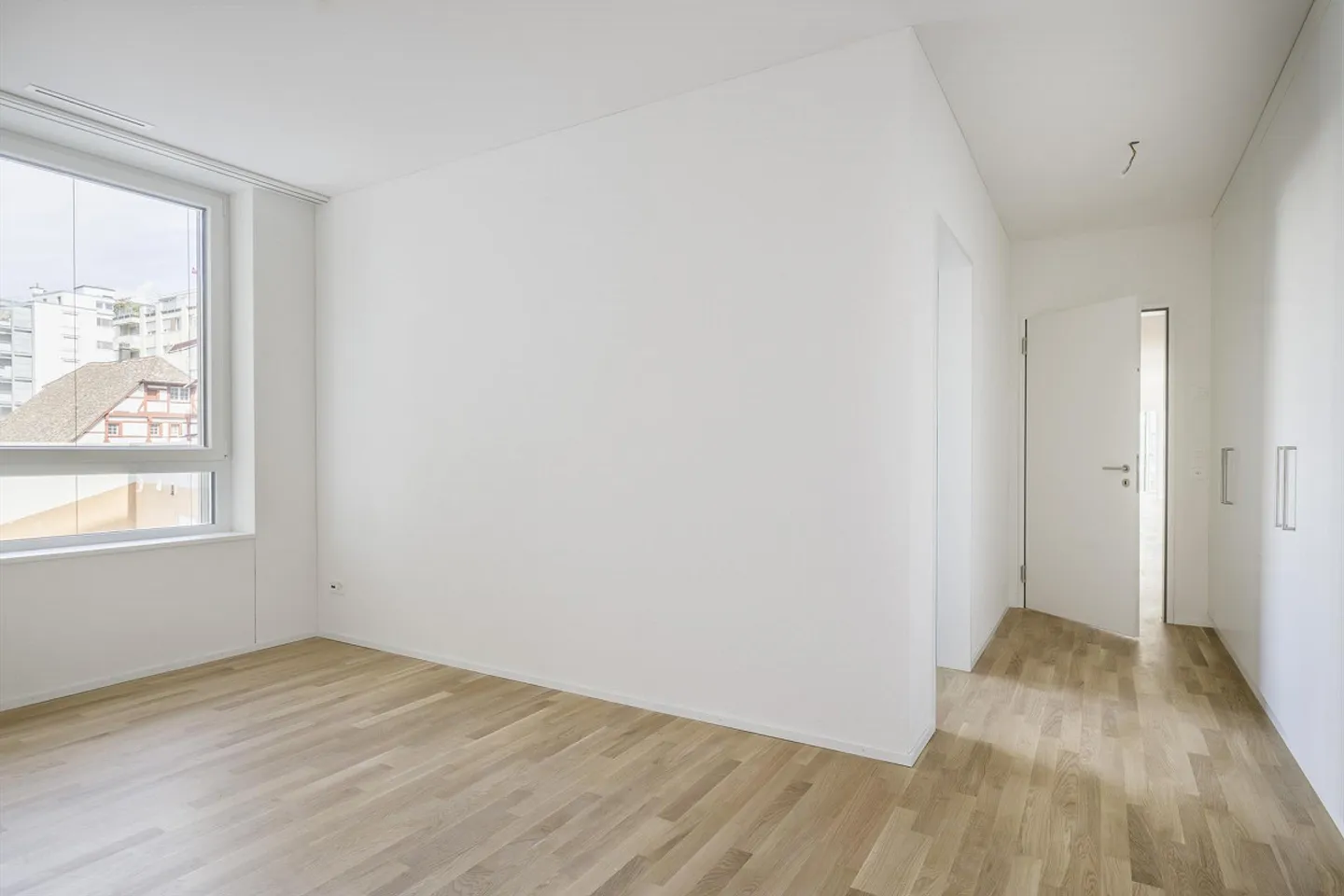 Stylish apartment at the industrial square - Photo 4 of 10