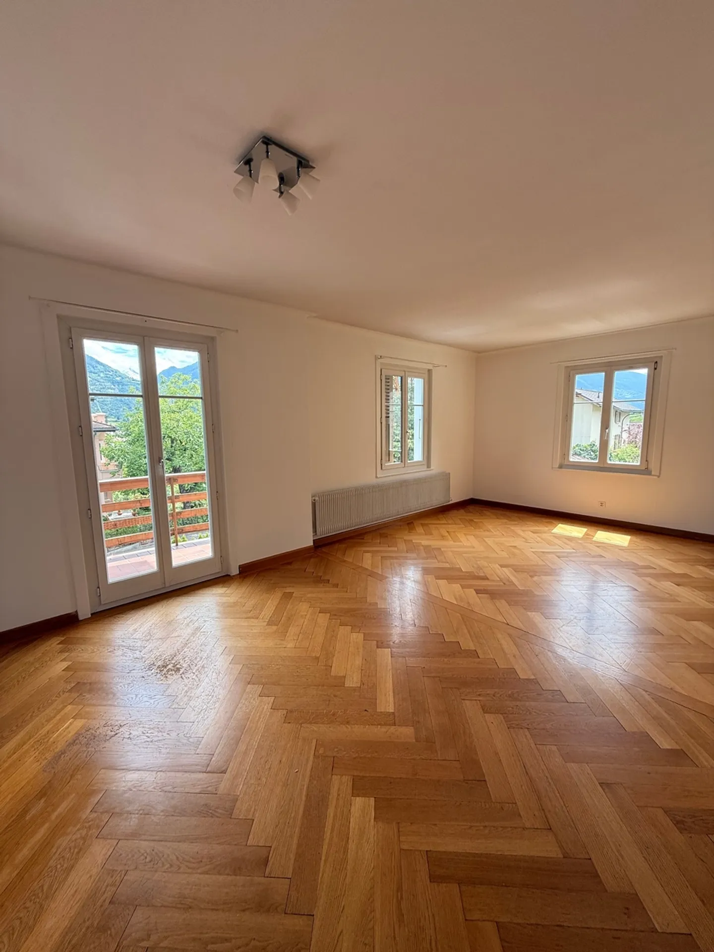 Charmante 3,5-Zimmer-Wohnung im Herzen von Sierre - Foto 1 von 9