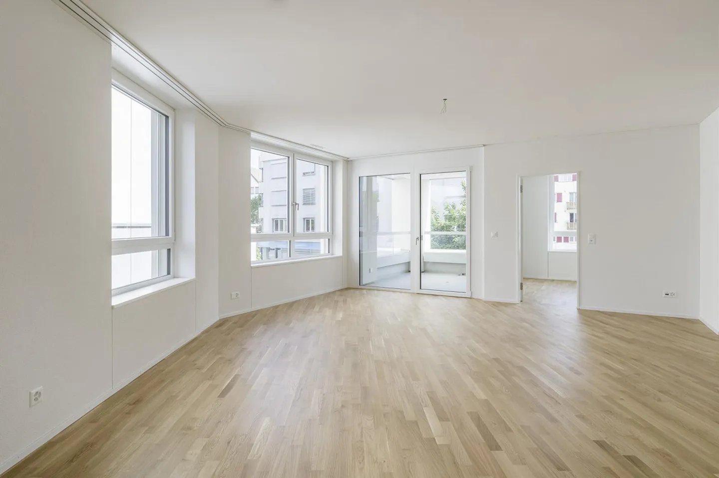 Stylish apartment at the industrial square - Photo 3 of 10