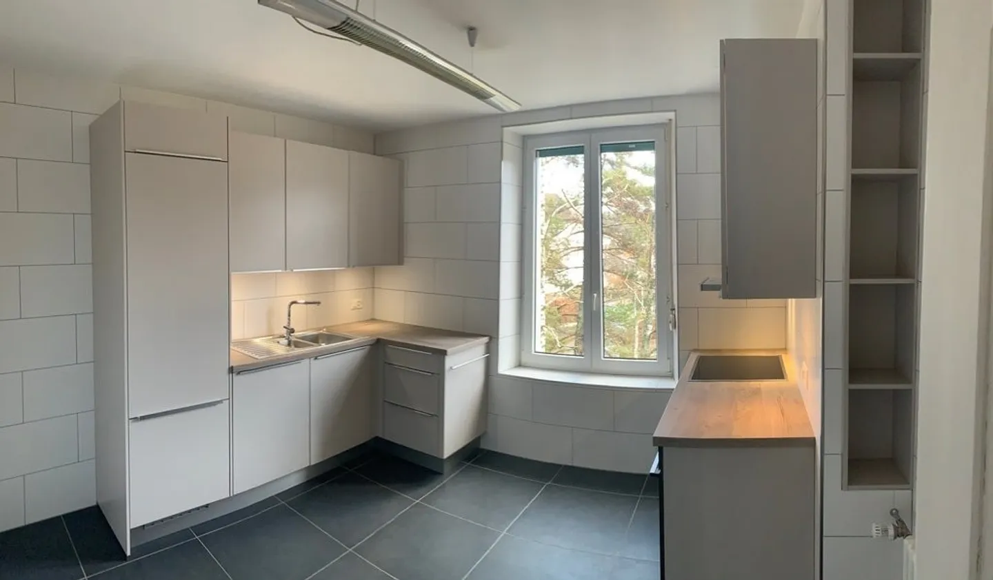 ELEGANTE UND HELLER WOHNUNG - Foto 3 von 7