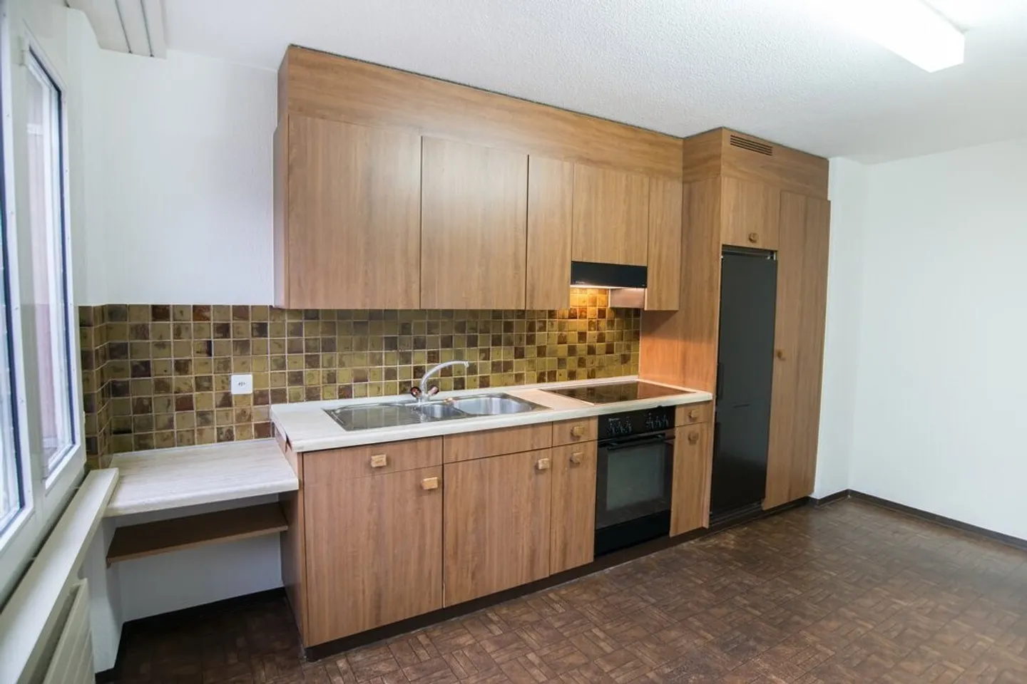 Close to the train station and Neustadt! - Photo 5 of 8