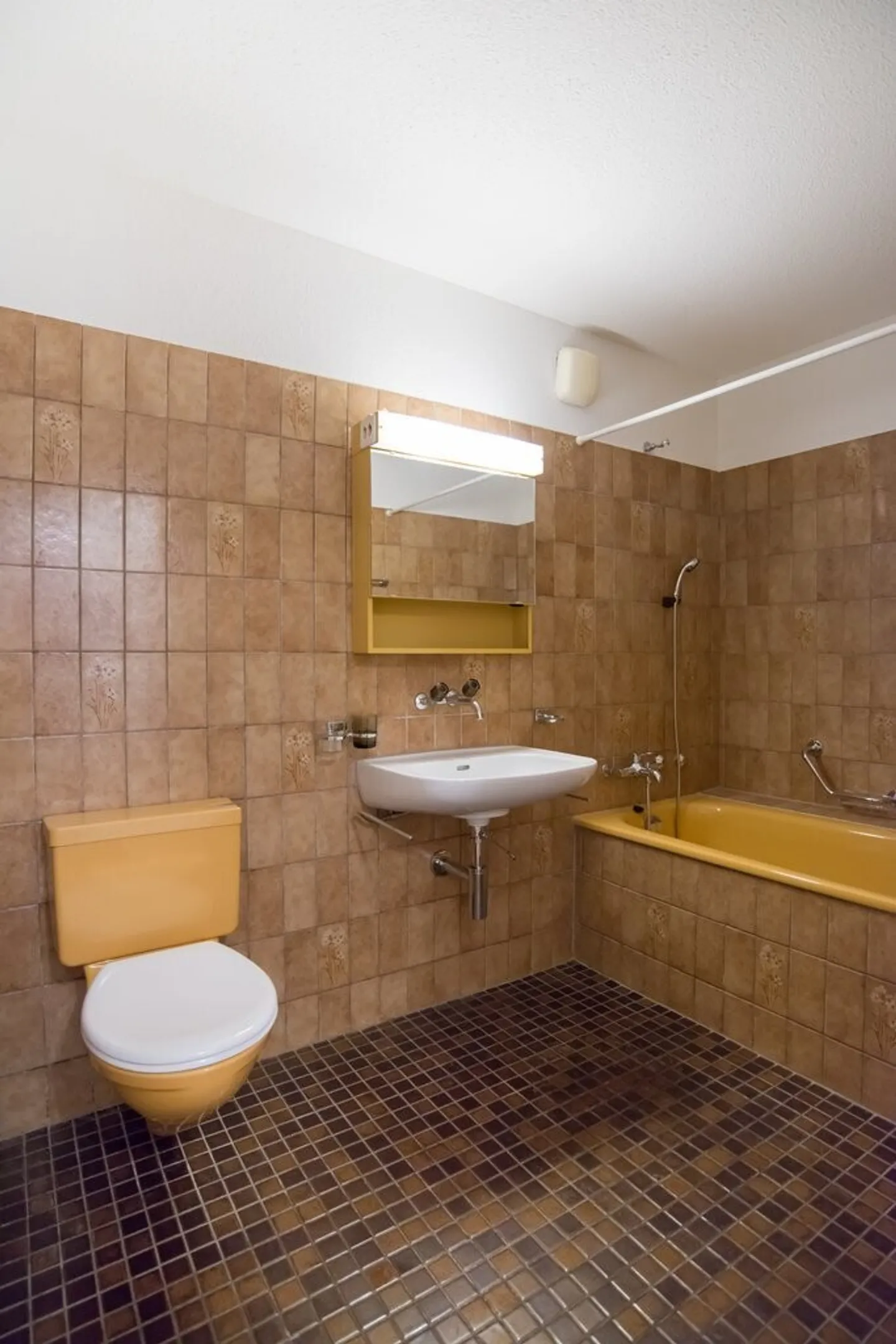 Close to the train station and Neustadt! - Photo 6 of 8