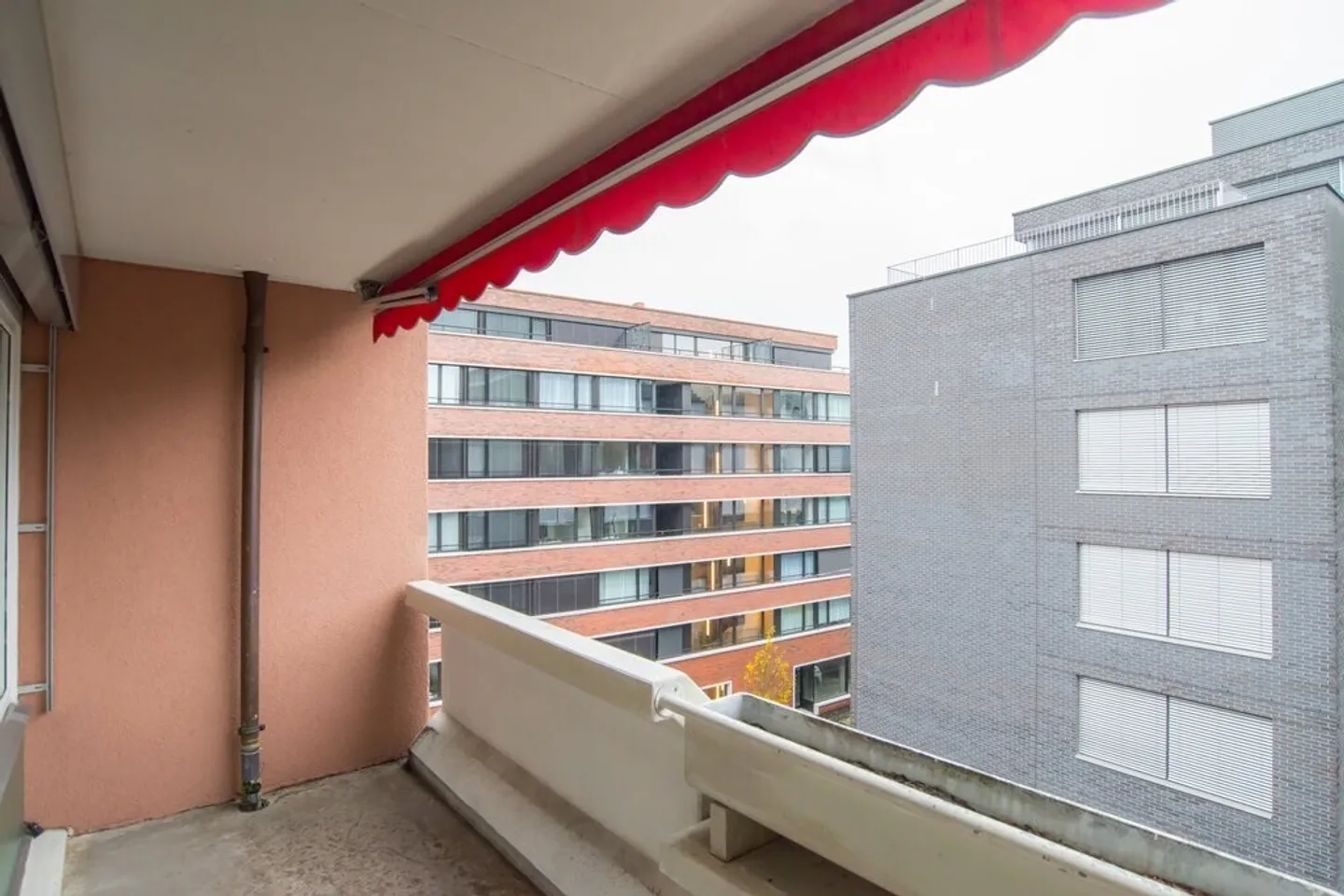 Close to the train station and Neustadt! - Photo 7 of 8