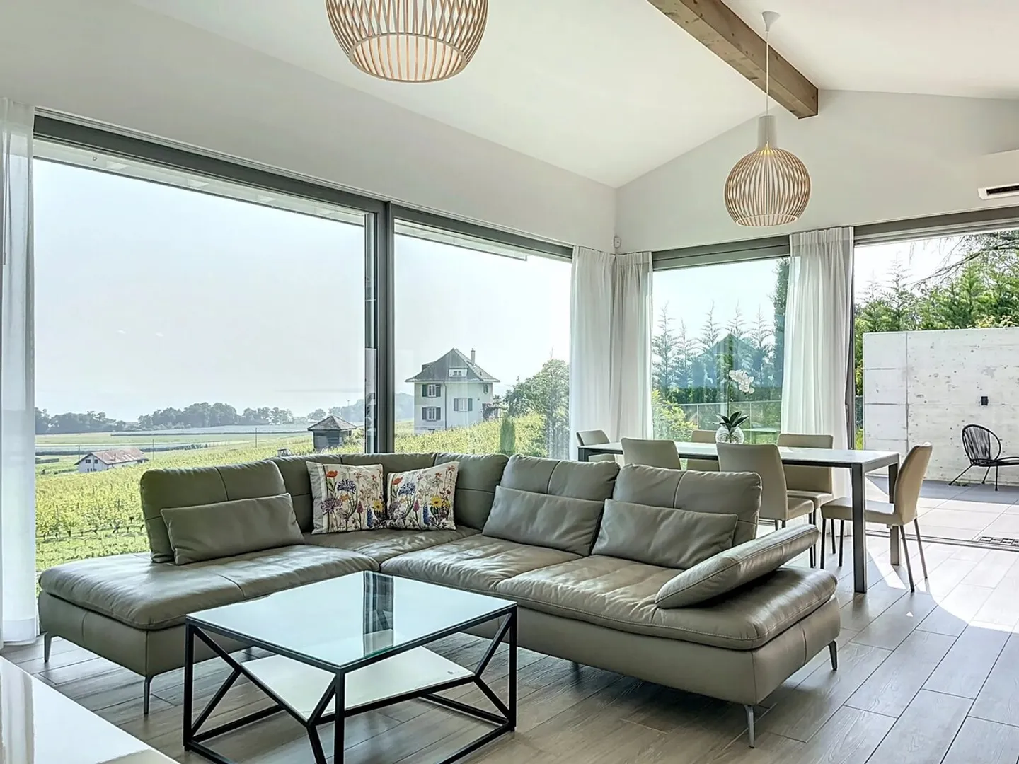 Exclusivity: Beautiful villa in the heart of the vineyards - Photo 3 of 13