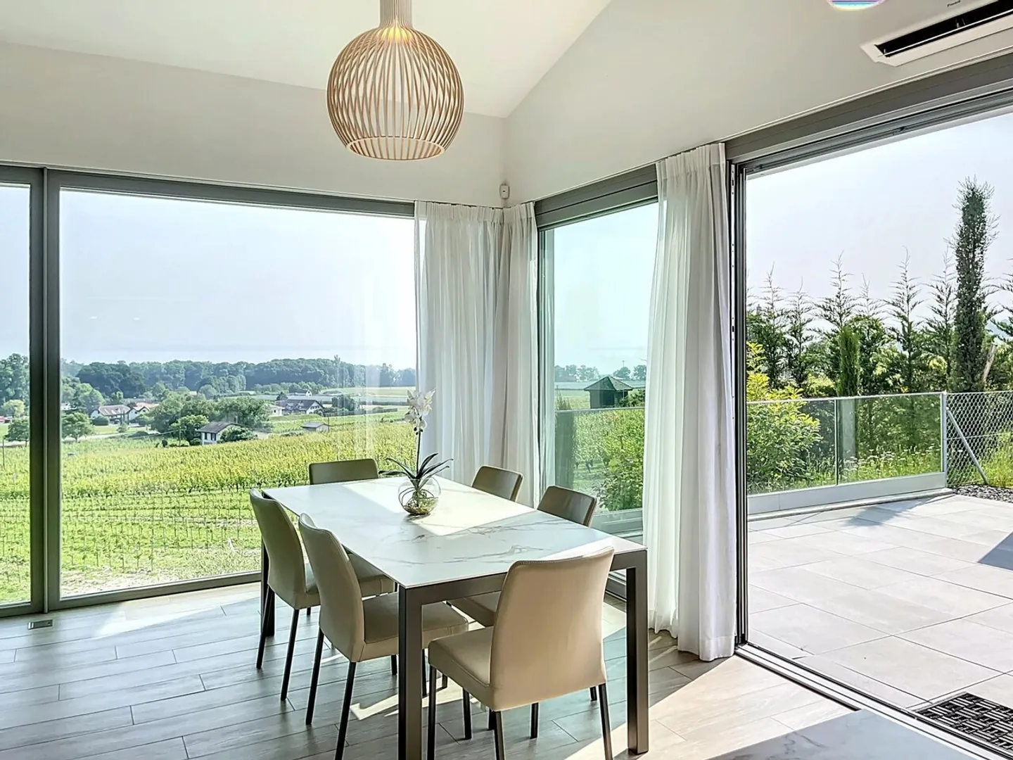 Exclusivity: Beautiful villa in the heart of the vineyards - Photo 4 of 13