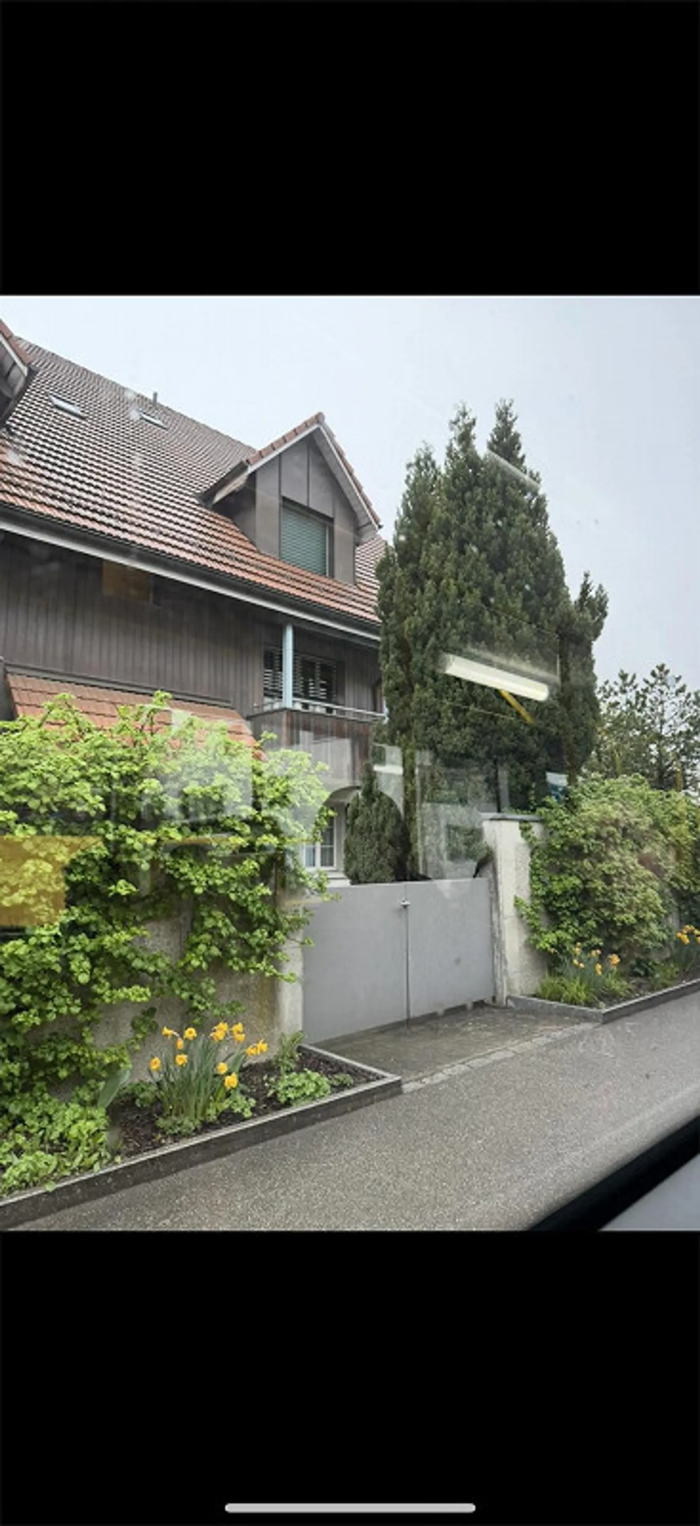 Moderno appartamento di 3,5 stanze con balcone a Bachenbülach - Foto 2 di 11