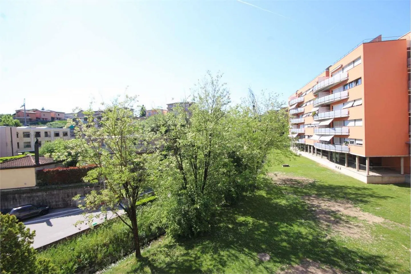 Appartement lumineux de 3,5 pièces avec vue dégagée - Photo 1 sur 13