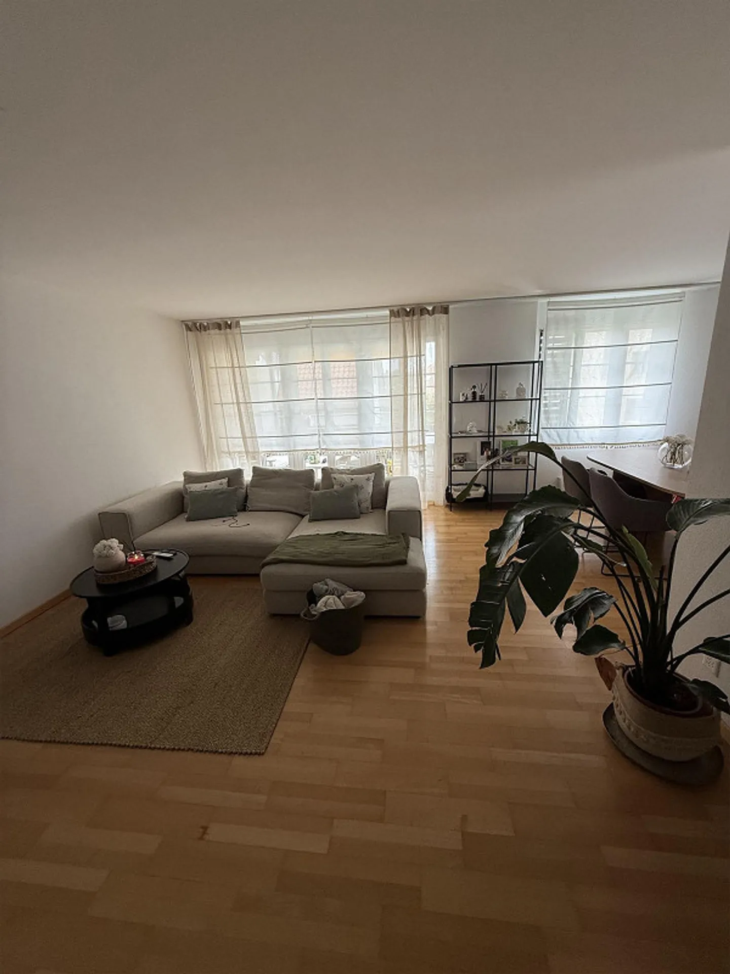 Moderno appartamento di 3,5 stanze con balcone a Bachenbülach - Foto 3 di 11