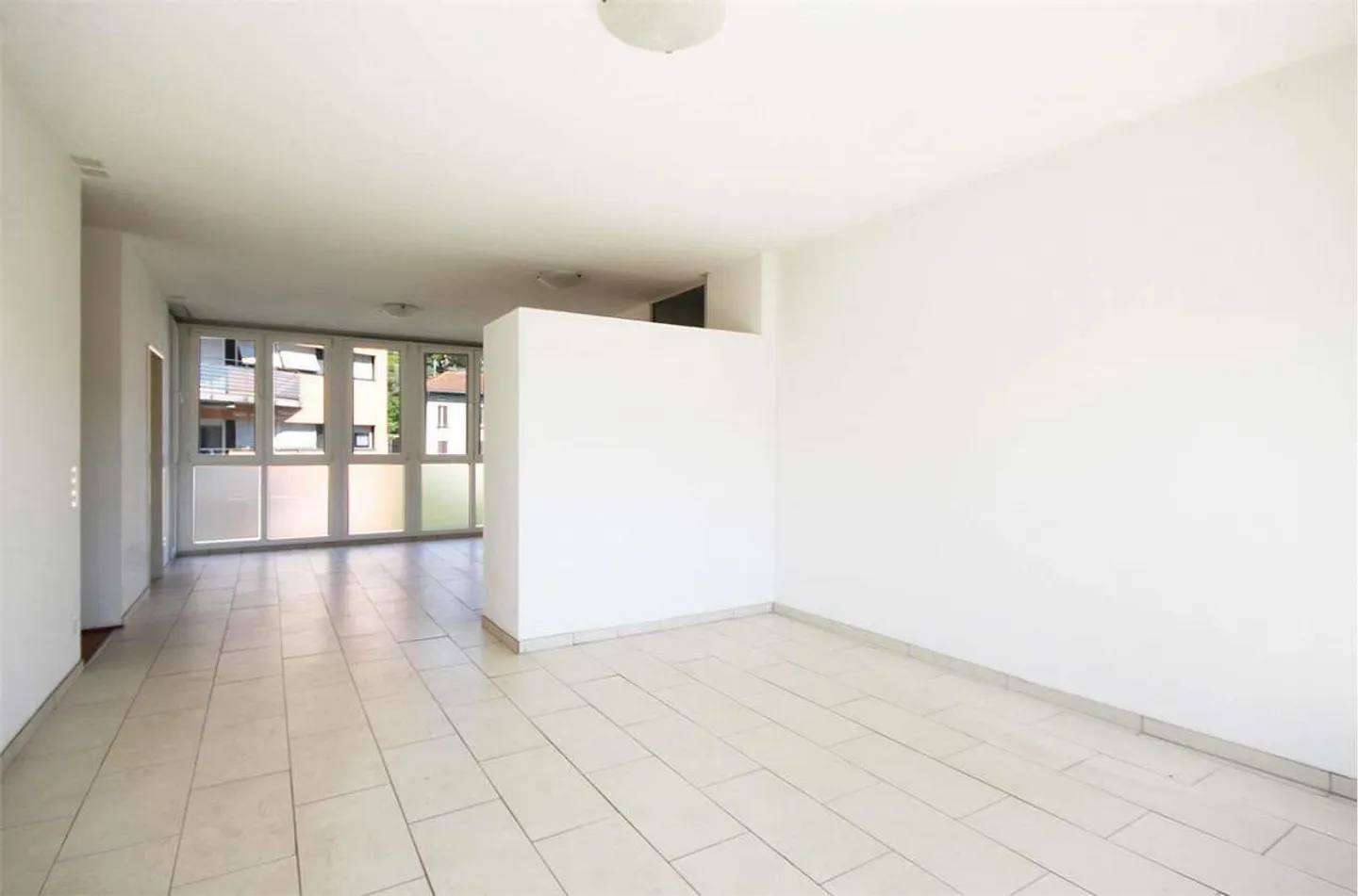Appartement lumineux de 3,5 pièces avec vue dégagée - Photo 4 sur 13