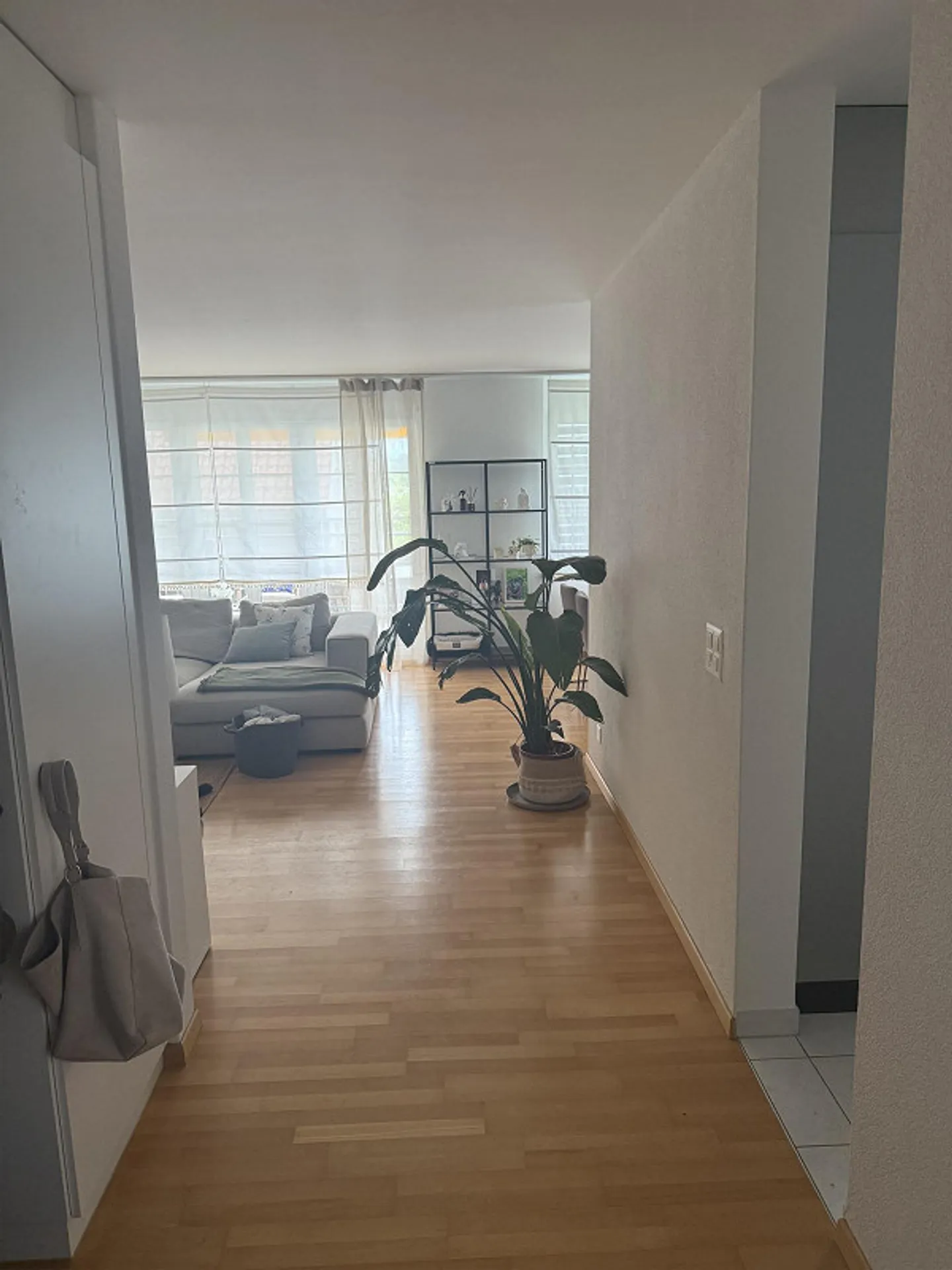 Moderno appartamento di 3,5 stanze con balcone a Bachenbülach - Foto 8 di 11