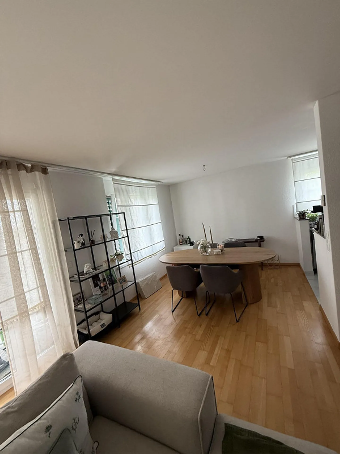 Moderno appartamento di 3,5 stanze con balcone a Bachenbülach - Foto 4 di 11