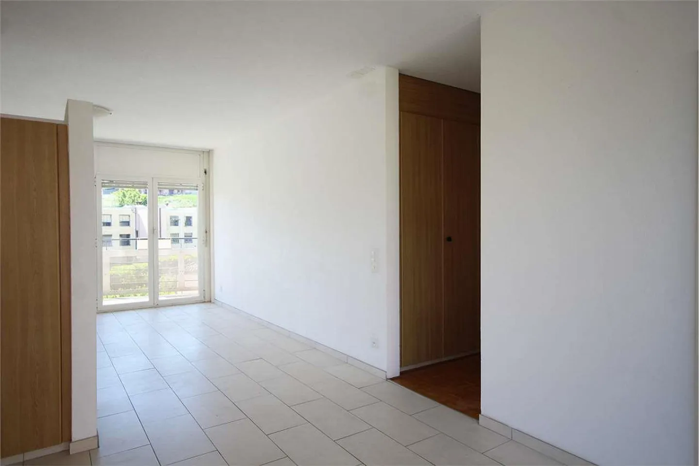 Appartement lumineux de 3,5 pièces avec vue dégagée - Photo 2 sur 13